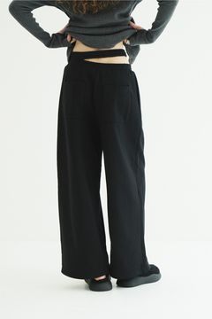 スラッシュ ウエスト スウェットパンツ - SLASH WAIST SWEAT PANTS (BLACK)