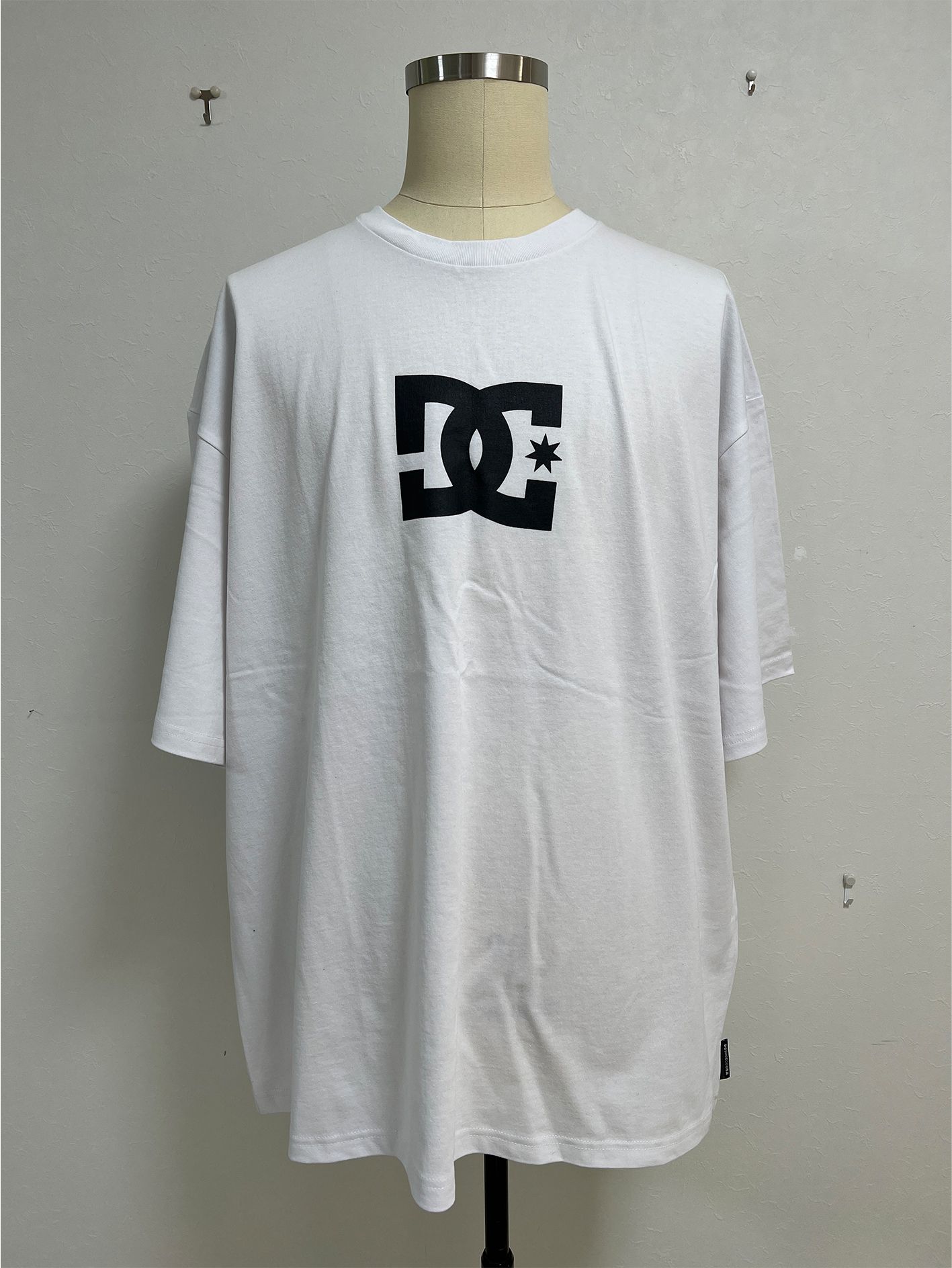 KIDILL - SHORT SLEEVE WIDE TEE COLLAB WITH DC SHOES JOKER - WHITE ...