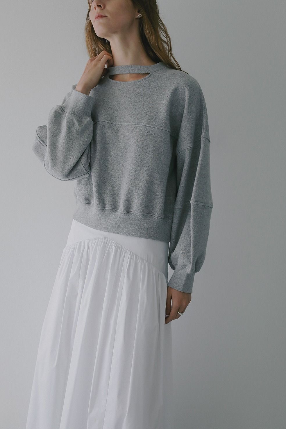 ネックデザインスウェット - MOON SLIT SWEAT TOPS (GREY)