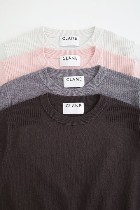CLANEのロングセラー「ベーシックコンパクトニット」｜毎シーズン揃えたくなる定番ニット