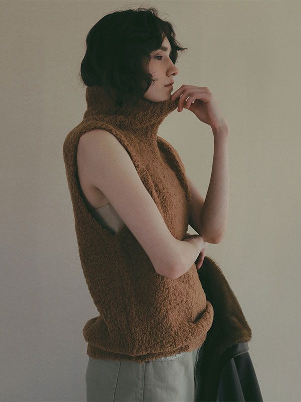 モールヤーンハイネックニットベスト （BEIGE)