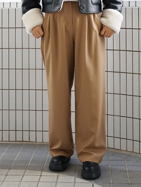 防寒性にも優れたCLANEのレザースタイル