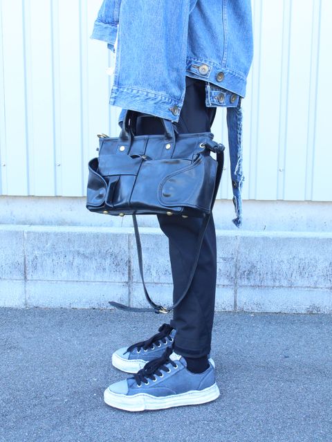 アイコニックなメゾンミハラヤスヒロの最新コーディネート