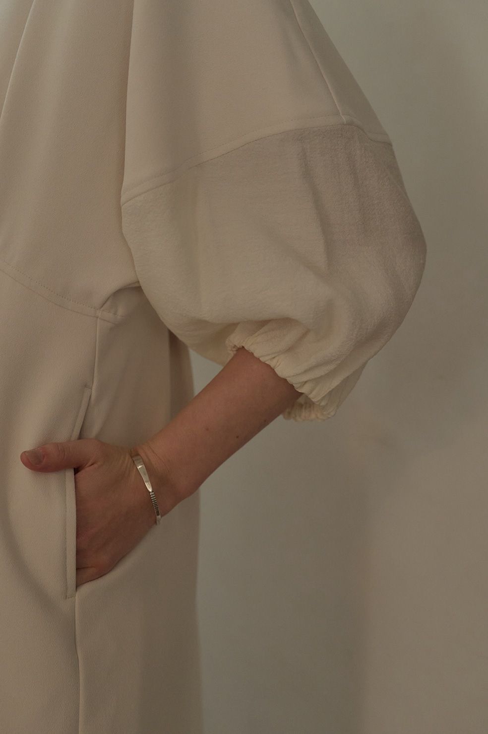ボリューム スリーブ ワンピース - VOLUME SLEEVE ONE PIECE - IVORY