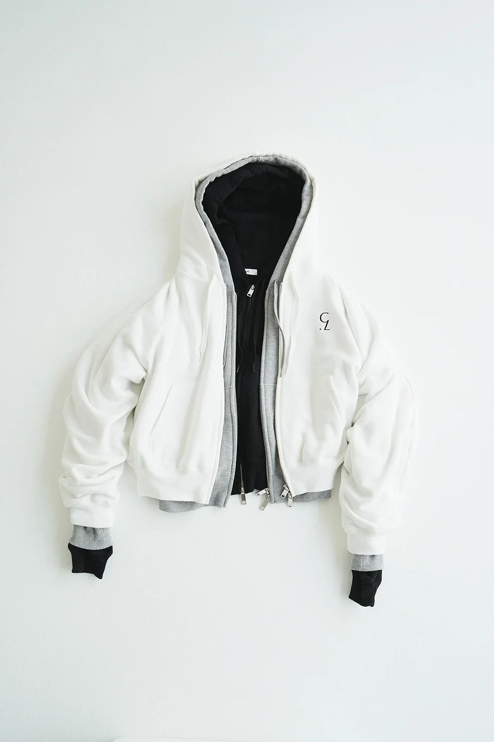 【3色展開】 フルジップフーディー - LOGO COMPACT ZIP UP HOODIE
