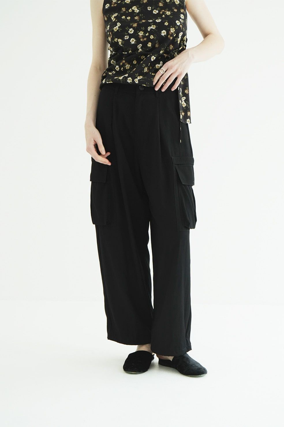 カーゴパンツ - LOW WAIST POCKET CARGO PANTS (BLACK)