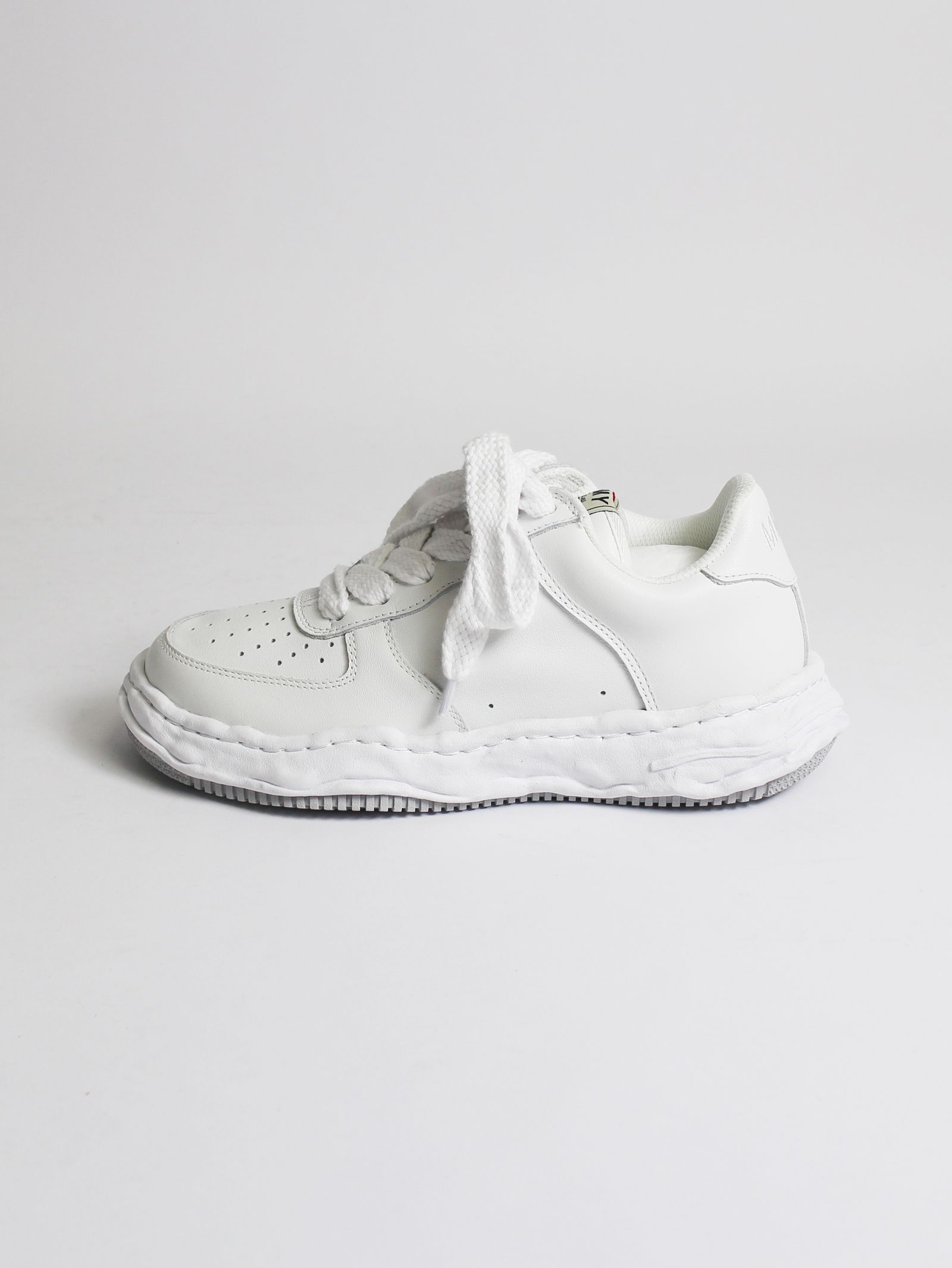 【4・5月入荷】"WAYNE" OG Sole Leather Low-top Sneaker  A07FW702 - WHITE