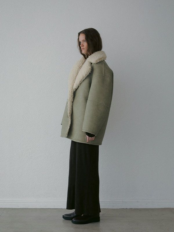 リバーシブルムートンミドルコート -  LIGHT KHAKI