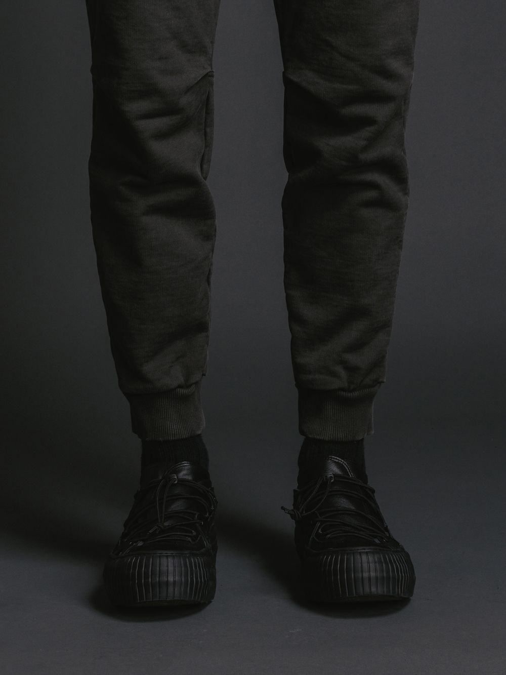 ローカット スニーカー - BLACK