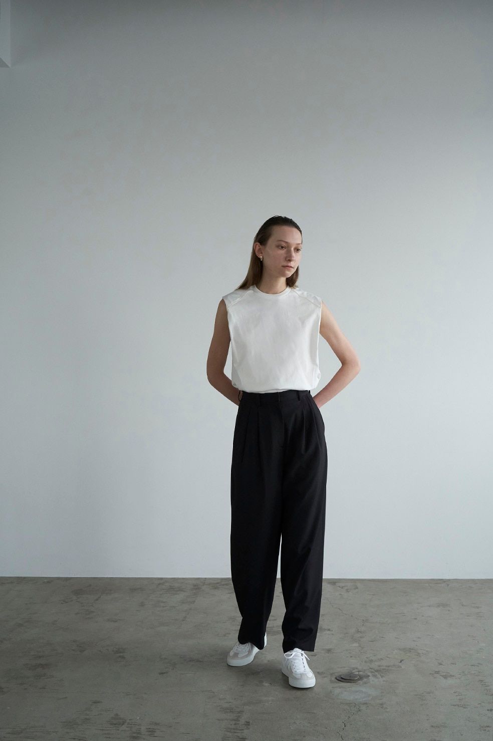 CLANE - ノースリーブトップス - POWER SHOULDER TOPS - WHITE