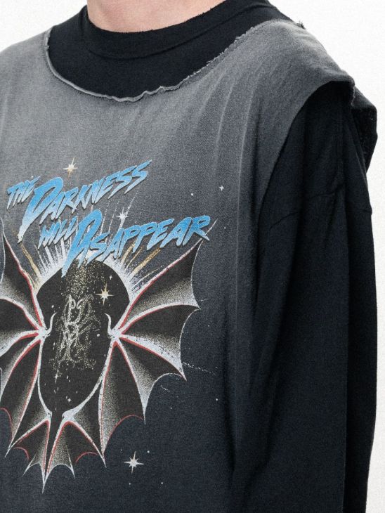 "THE DARKNESS WILL DISAPPEAR" ドッキングロングスリーブTシャツ | Docking Long-Sleeve T-shirt (BLACK)