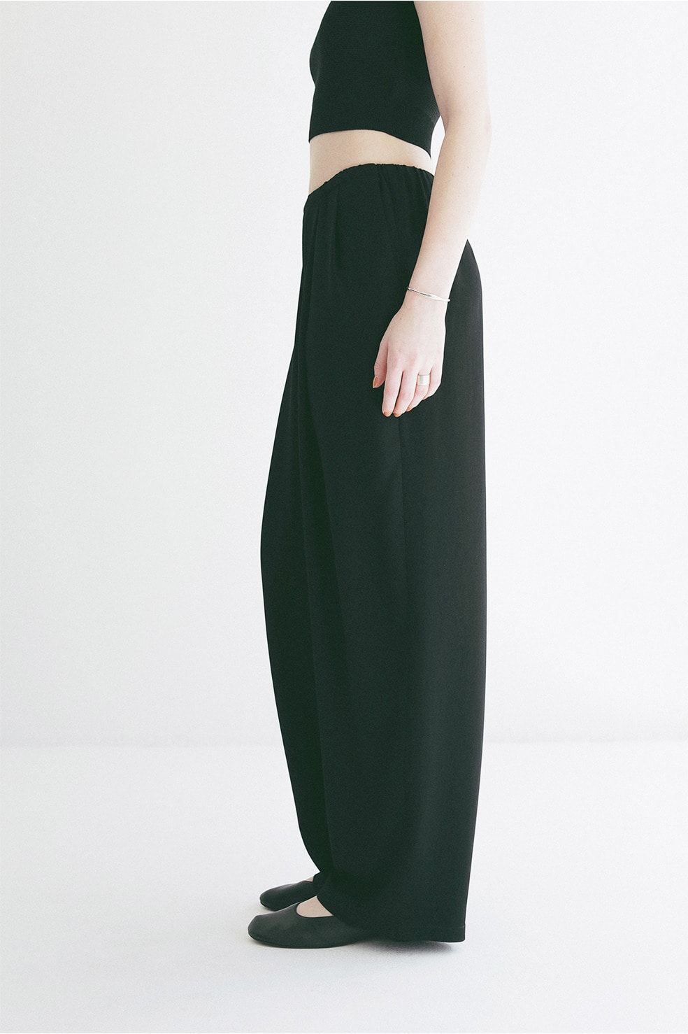 ドローストリングルーズタックパンツ - DRAWSTRING LOOSE TUCK PANTS (BLACK)