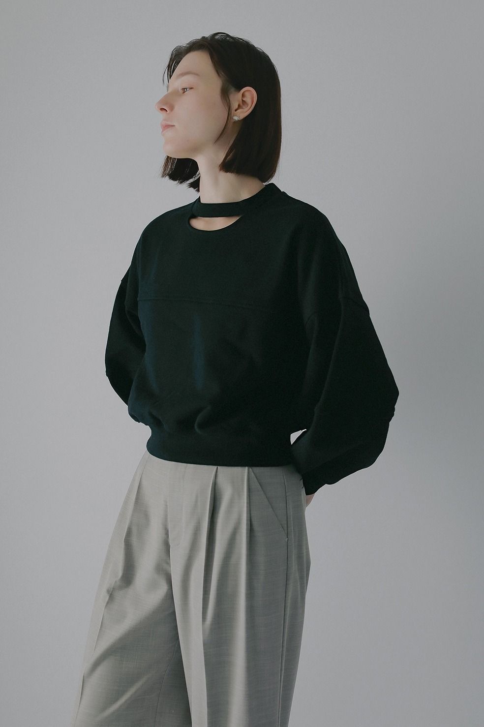 ネックデザインスウェット - MOON SLIT SWEAT TOPS (BLACK)