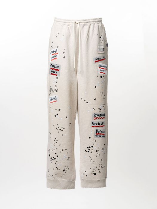 エンベリッシュド ステッカー スウェット パンツ - Embellished Sticker Sweat Pants (WHITE)