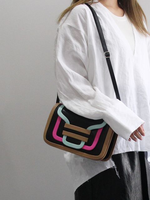女性らしさとこなれ感のあるETREの新作コーデ