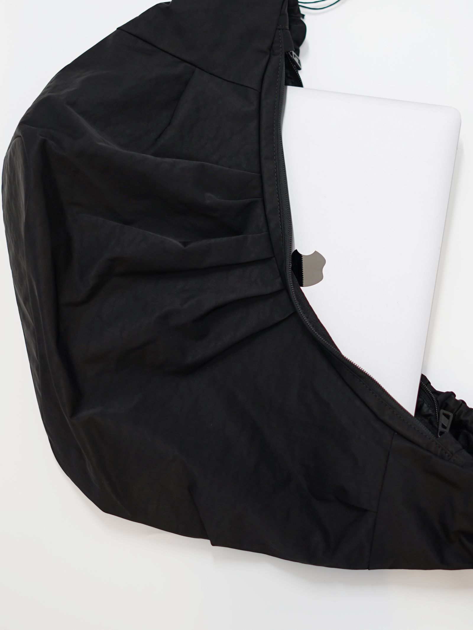 テクスチャード ツイル ボディバッグ  / TEXTURED TWILL BODY BAG （BLACK)