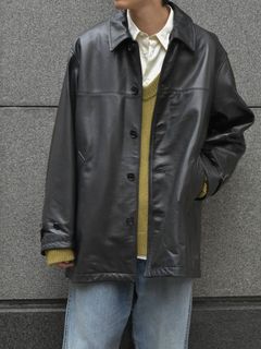 レザー×チノの王道バランス。UNIVERSAL PRODUCTSの新定番コーデ