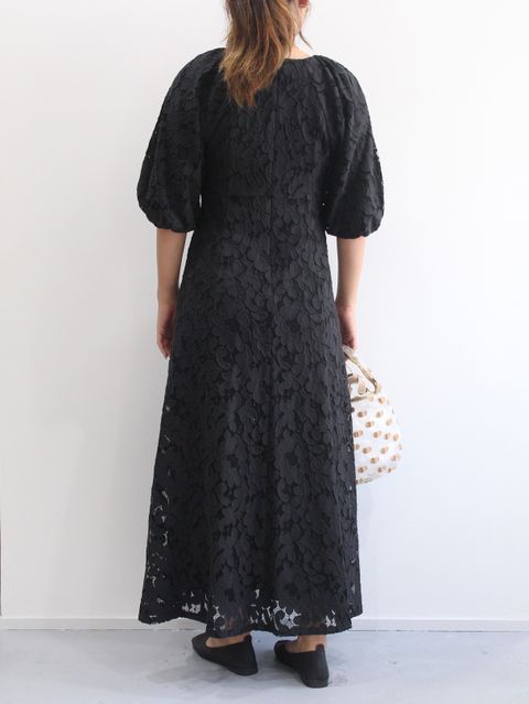 ヴィンテージライクで立体的、CLANEの新作ワンピーススタイル