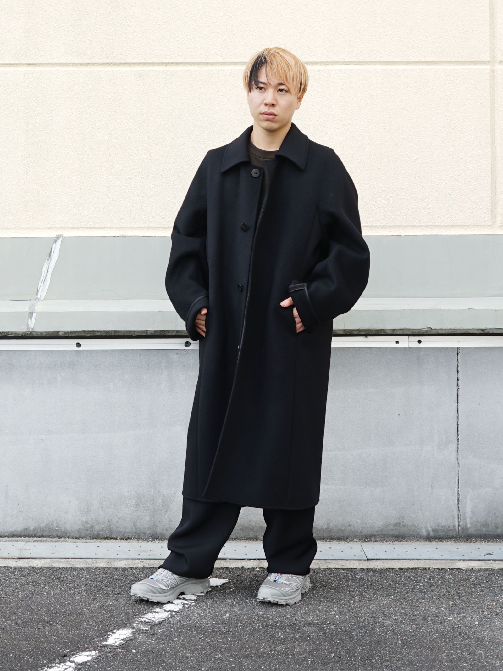 テックとモードが融合｜OVERCOAT×SALOMONの大人カジュアル