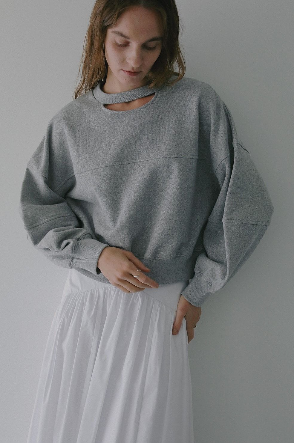 ネックデザインスウェット - MOON SLIT SWEAT TOPS (GREY)