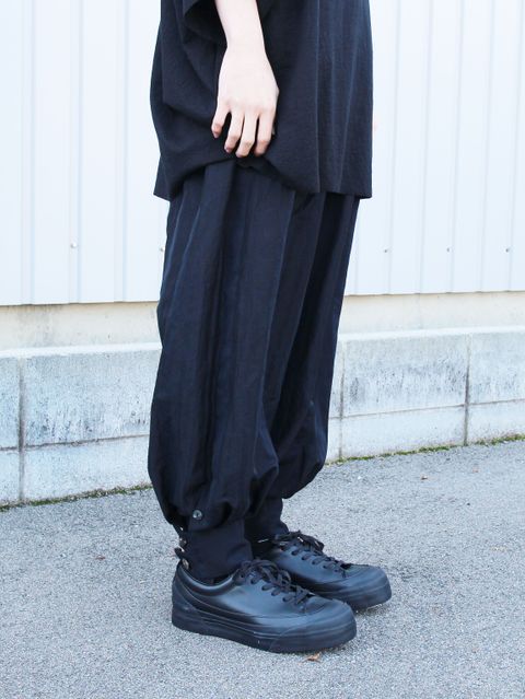 kujaku ならではの軽さのあるオールブラックスタイル