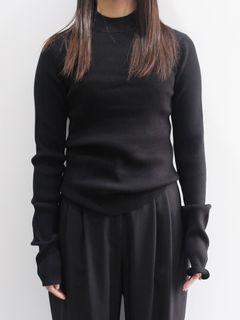 CLANEの女性らしい新作ミリタリーJKコーデ