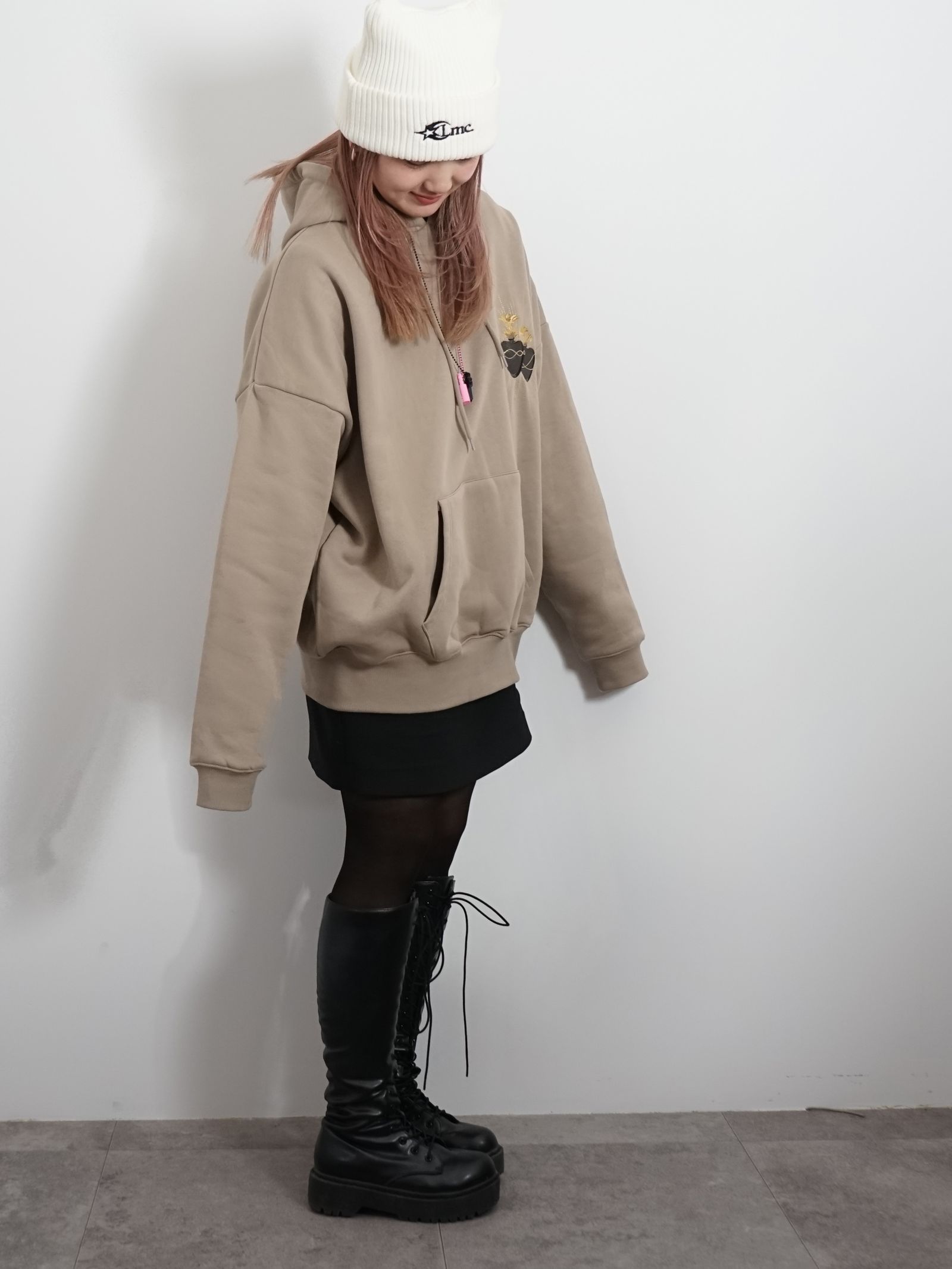 刺繍ハート -フーディ -  EMBROIDERY HEART HOODIE / GREIGE