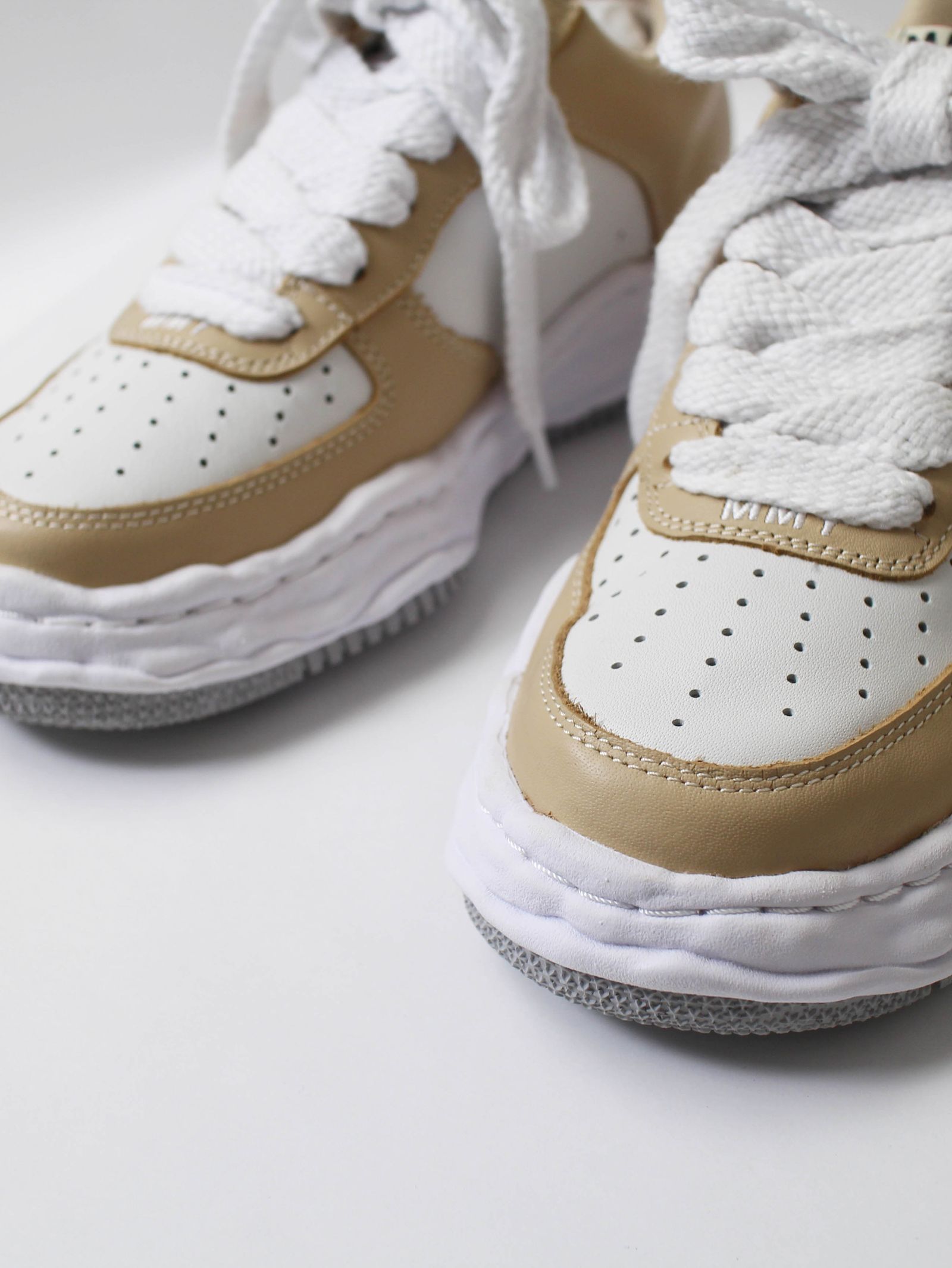 "WAYNE" OG Sole LEATHER Low-top Sneaker - BEIGE×WHITE