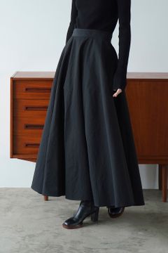 VOLUME FLARE MAXI SKIRT -  BLACK