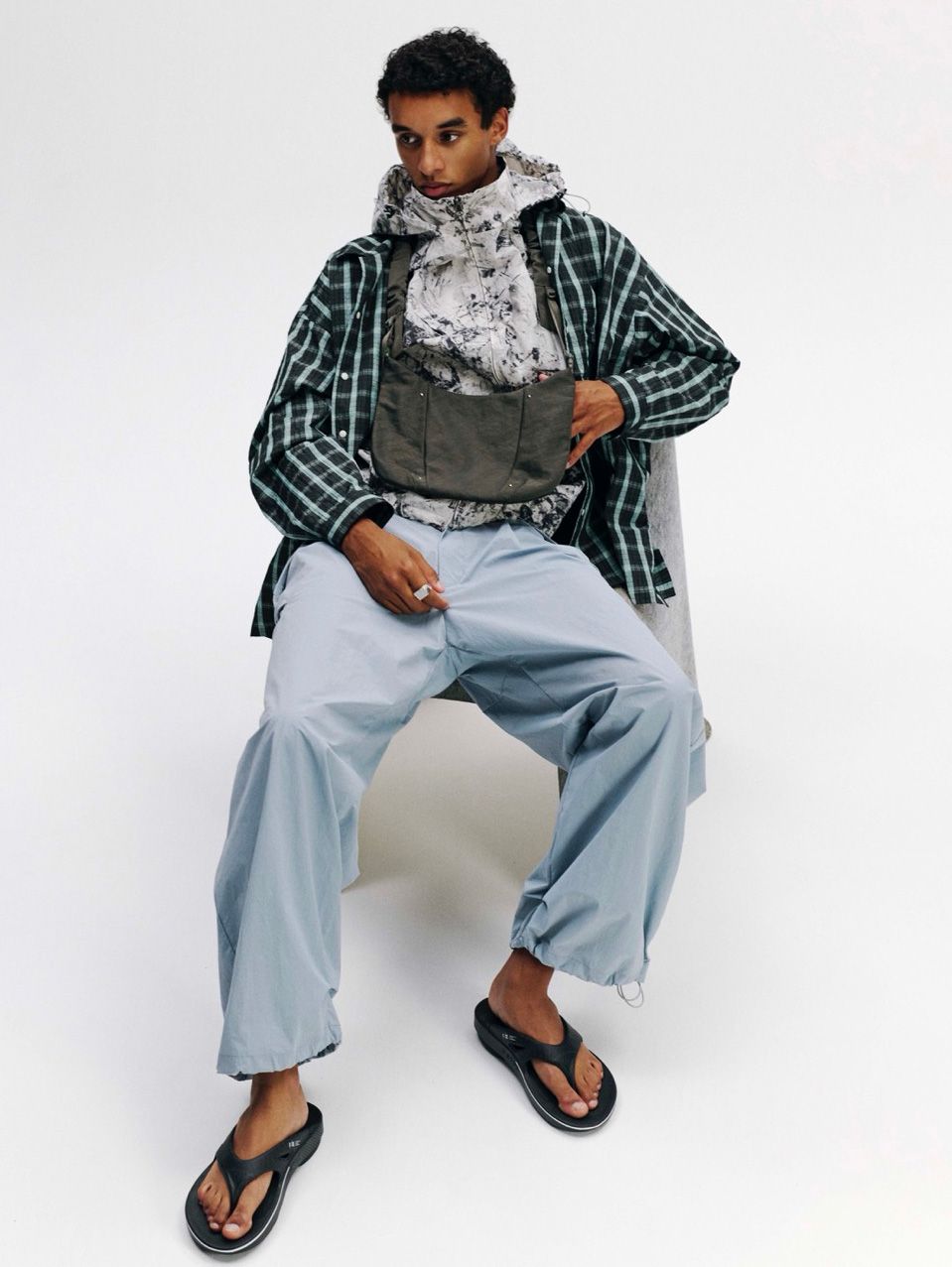 テクスチャード ツイル ポーチバッグ  / TEXTURED TWILL POUCH （Charcoal)