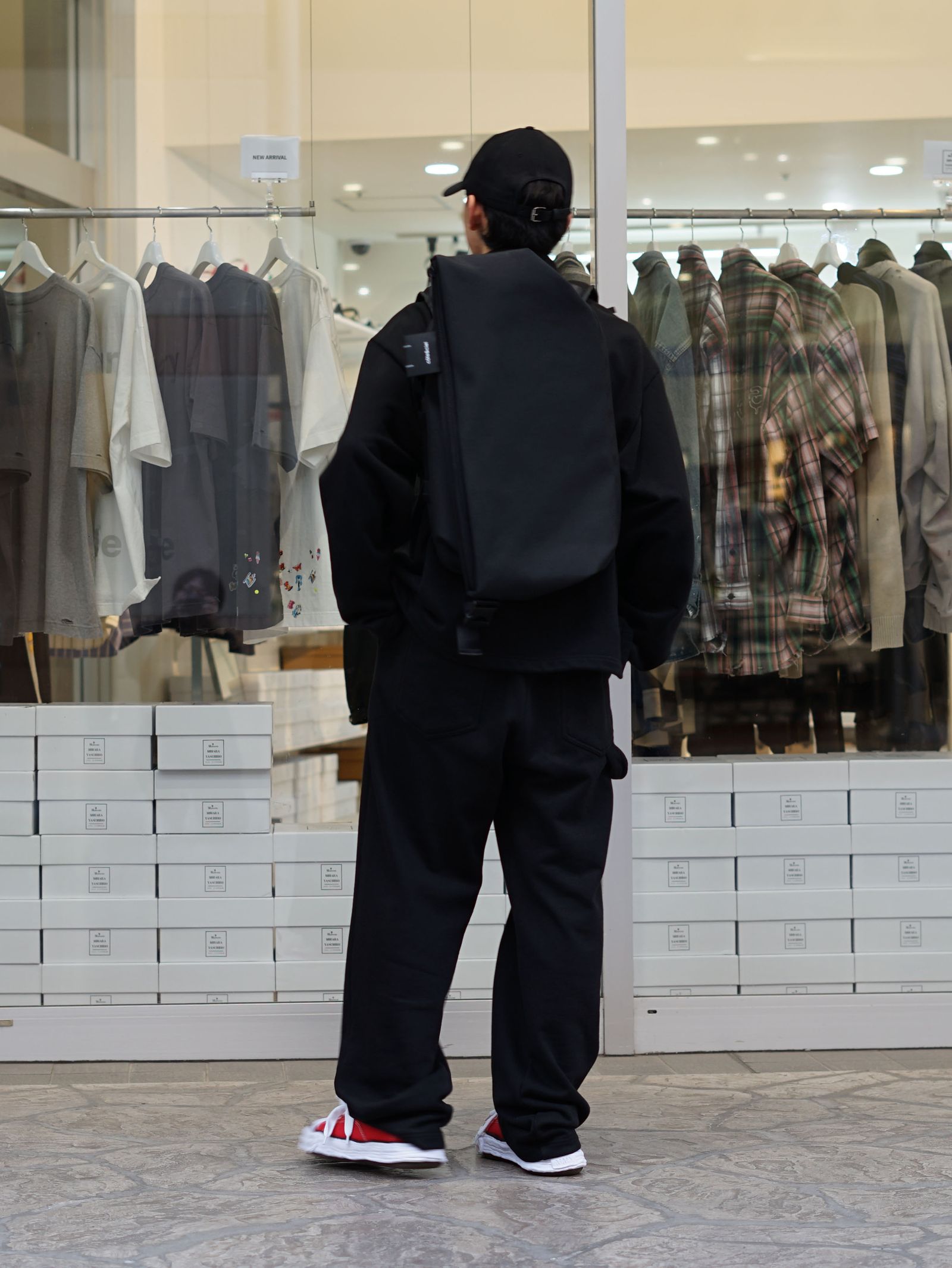 ミニマルに仕上げる春のMIXテックスタイル