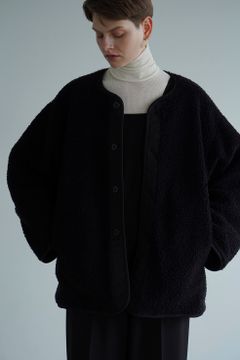 毎シーズン人気、CLANEの定番ボアジャケットコーデ