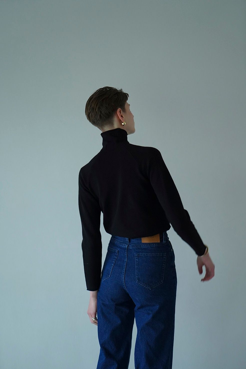 ベーシック ハイネック ニット - ROLL H/N KNIT TOPS - BLACK