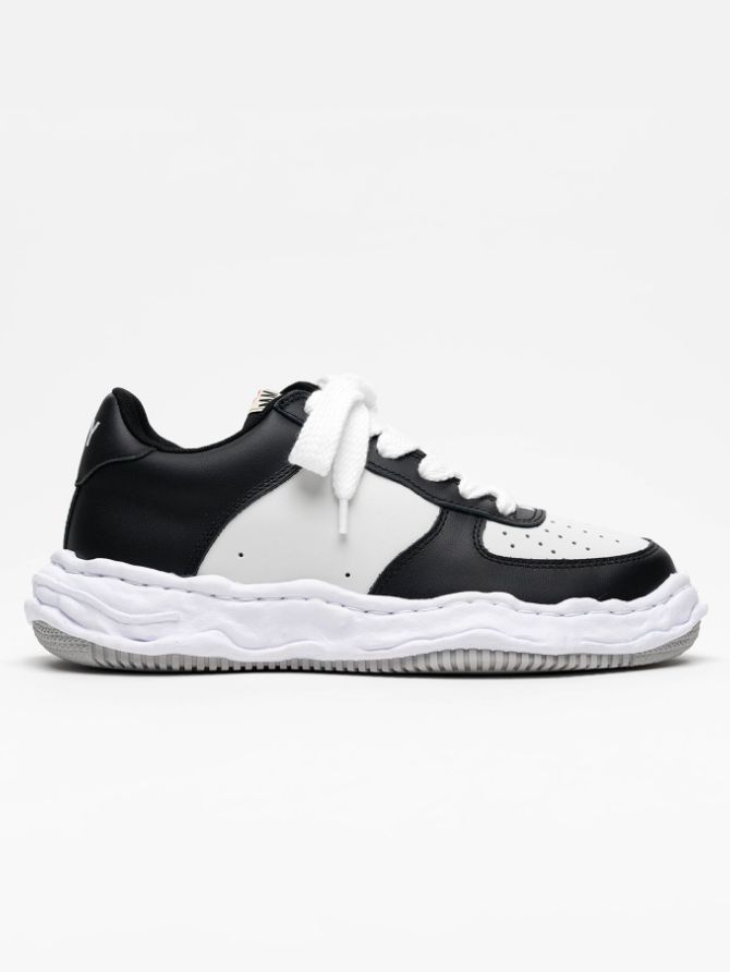 【ジョングク着用】 オリジナルソールスニーカー "WAYNE" OG Sole LEATHER Low-top Sneaker - BLACK×WHITE