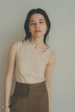 スマートなデザインと快適な着心地、CLANE×ETRE の最新”夏”コーデ