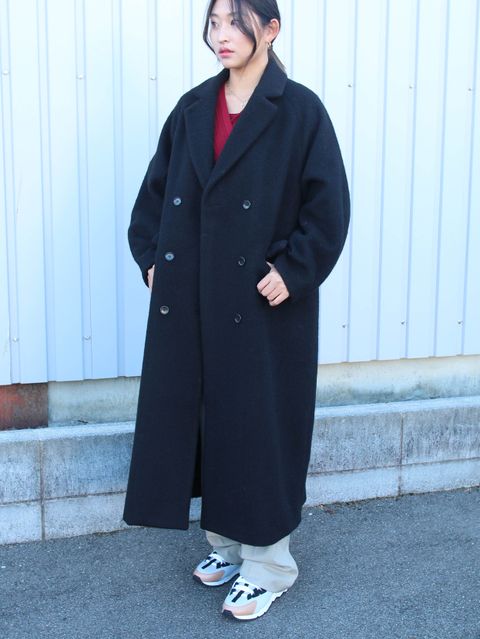 暖かくモードな印象のCLANEの新作コートスタイル