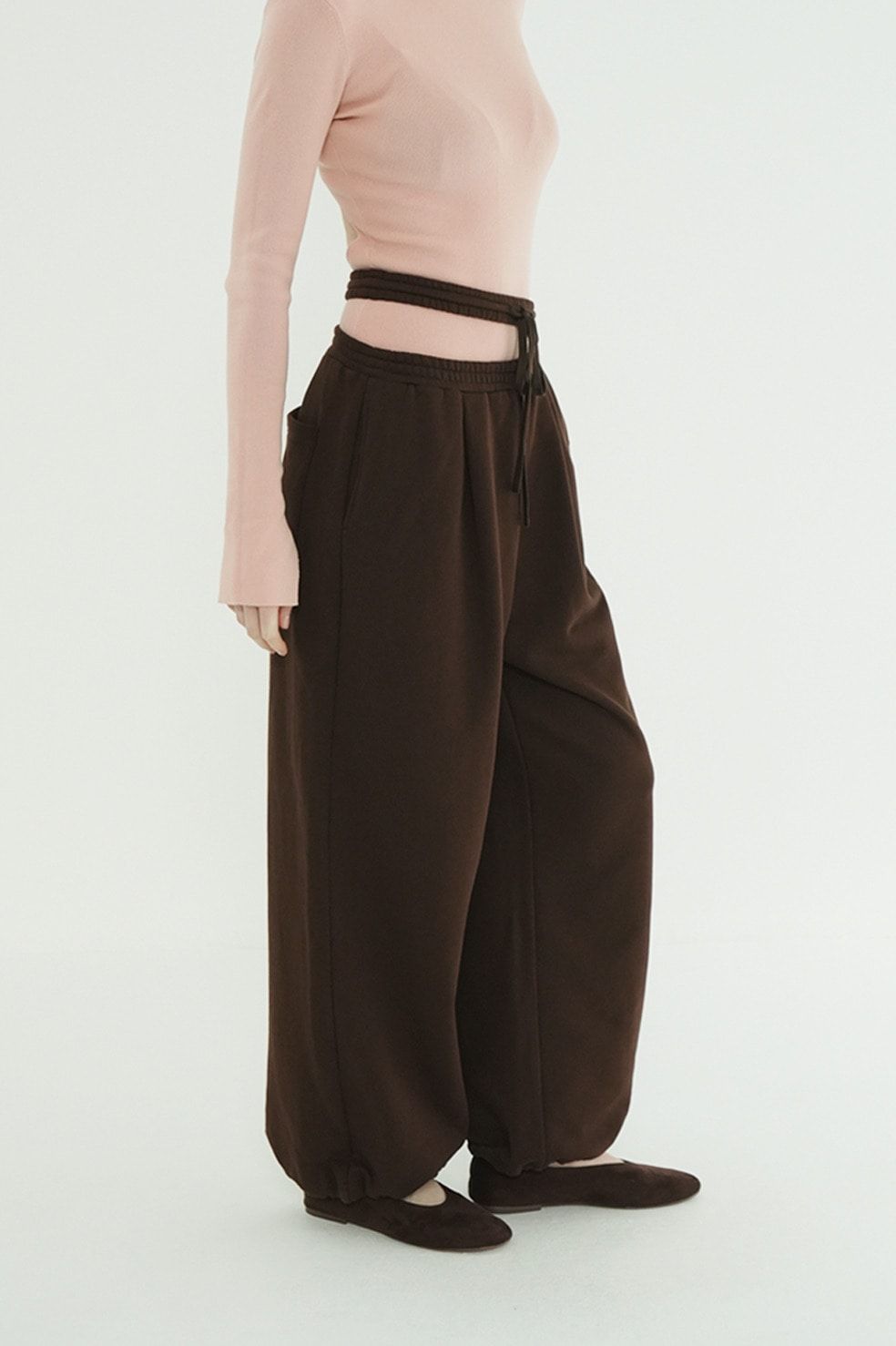 スラッシュ ウエスト スウェットパンツ - SLASH WAIST SWEAT PANTS (BROWN)