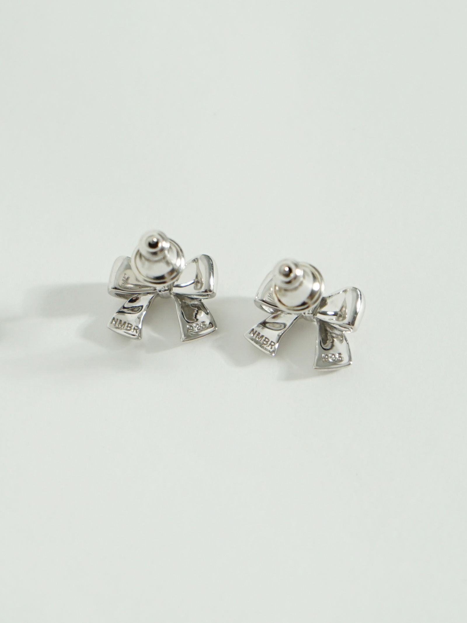 【両耳用】 リボンスタッドピアス - Ribbon Stud Earrings M SIZE SILVER
