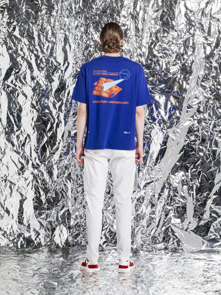 バックプリントTシャツ - METHOLOGY GRAPHIC T-SHIRT BLUE