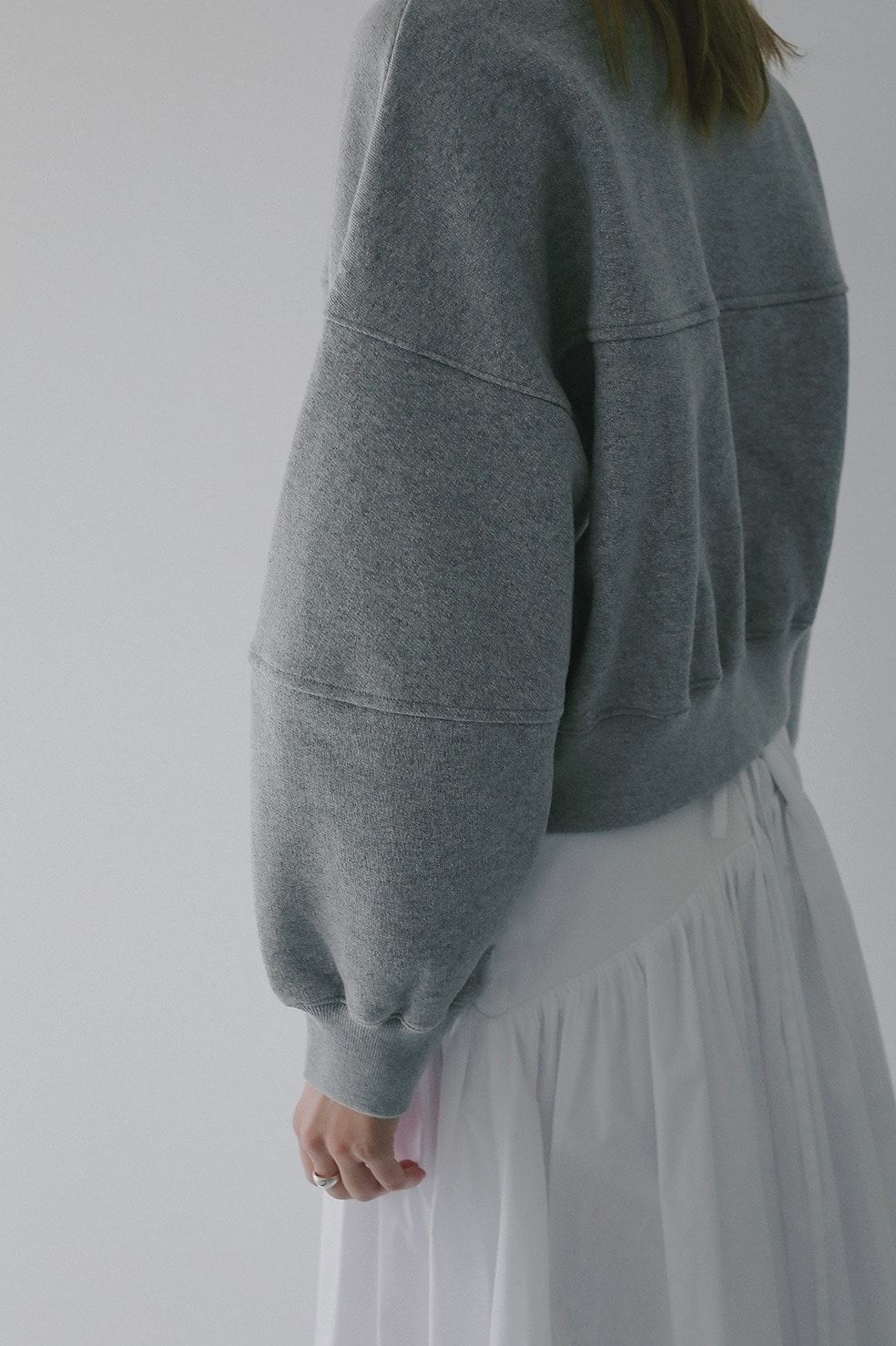 ネックデザインスウェット - MOON SLIT SWEAT TOPS (GREY)