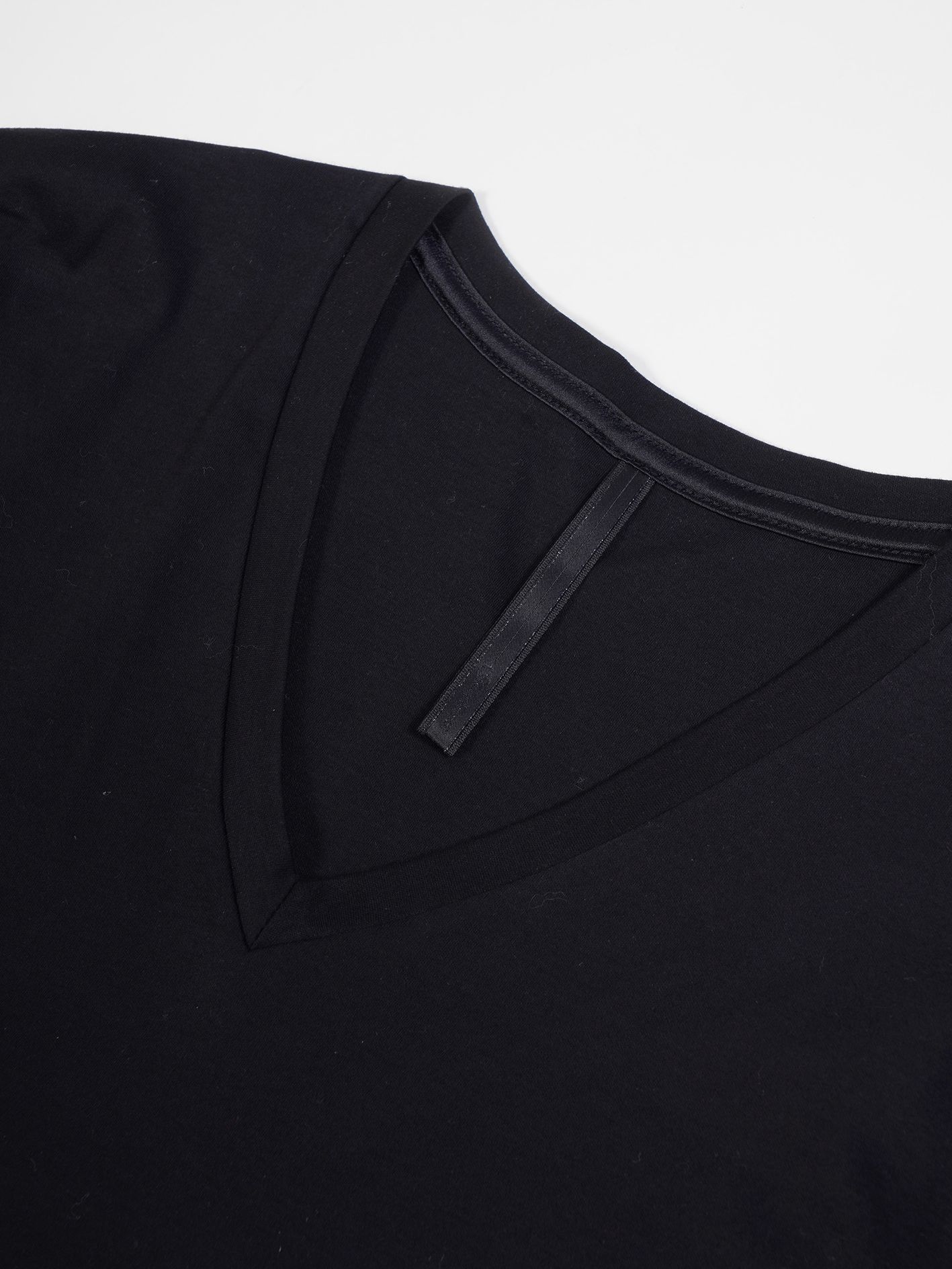 バイオシルケットスムースVネックTシャツ - V-Neck Pullover - BLACK