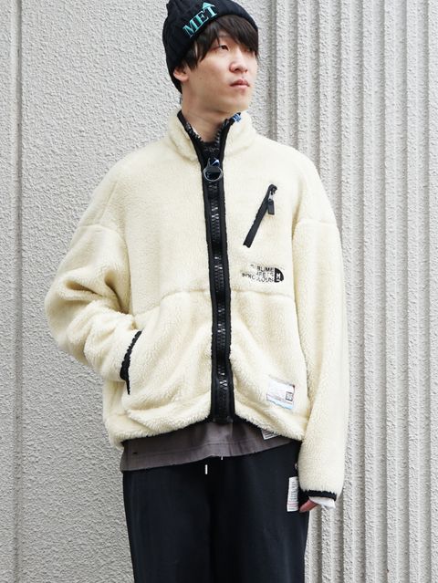 トレンドのボアコーデは優しい色味のアイボリーも◎