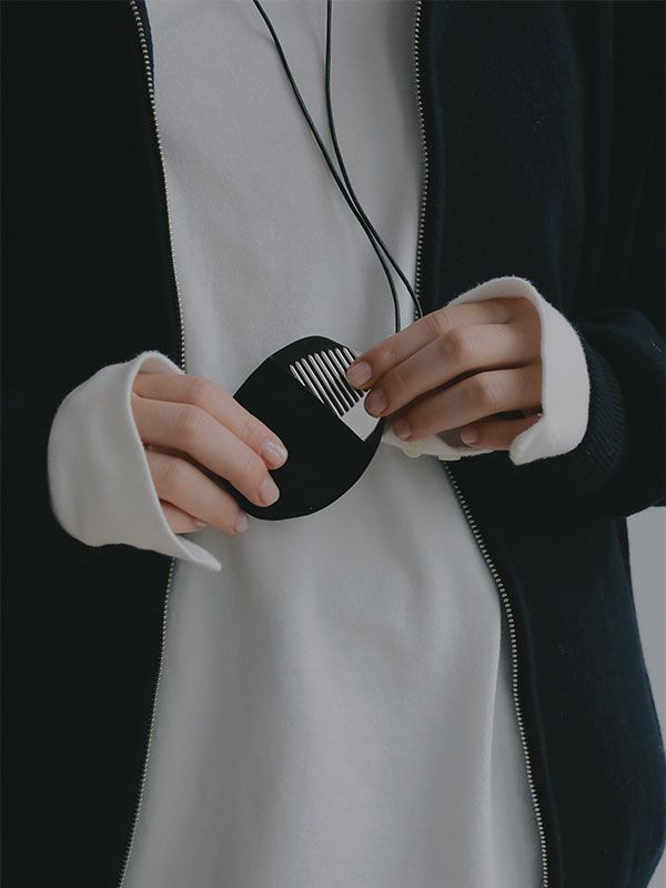 ネックコードコームネックチャーム