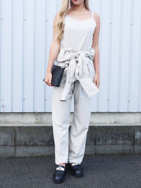 女性らしいデザイン CLANEのカシュクールオールインワン