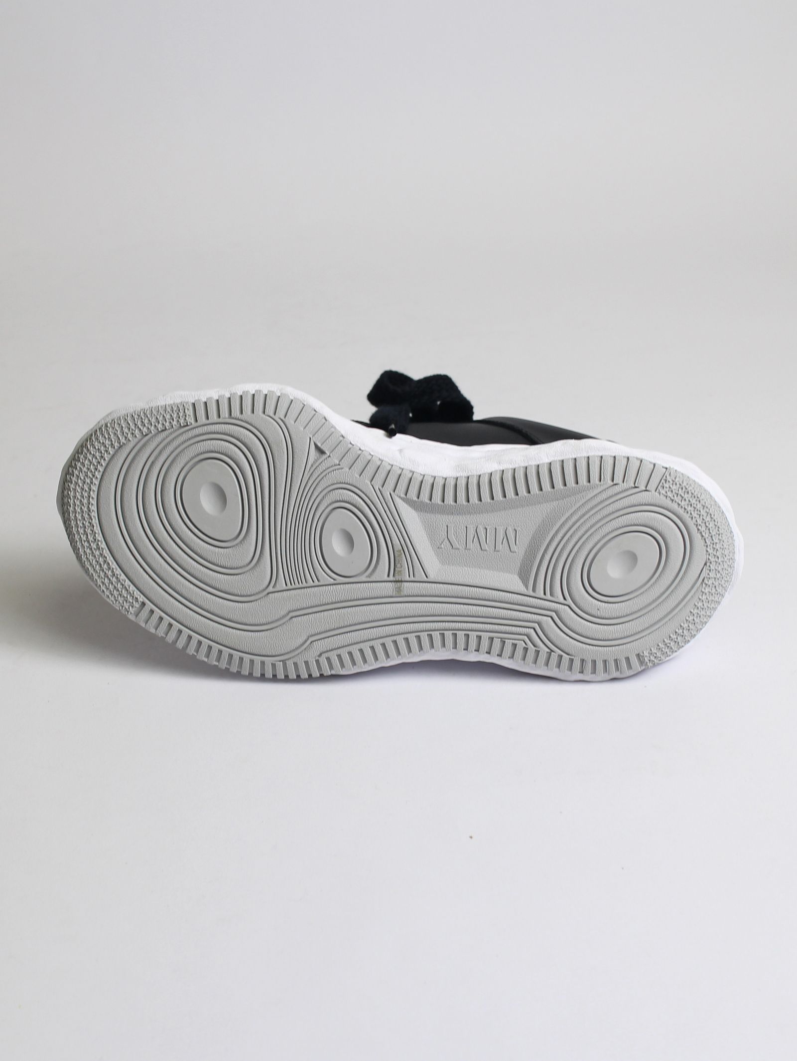 "WAYNE" OG Sole Leather Low-top Sneaker  A07FW702 - BLACK × WHITE