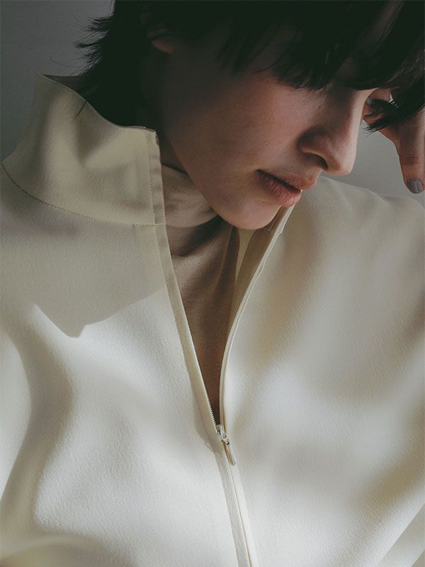 ハイネックドルマンスリーブシャツブルゾン (IVORY）