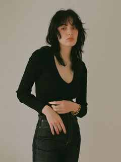 カップインVネックニットプルオーバー - BLACK