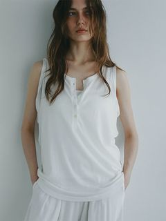 ヘンリーネックエアリータンクトップ  WHITE