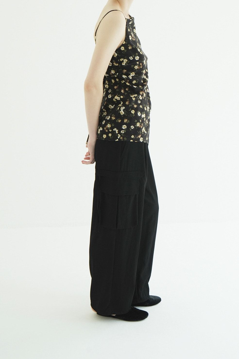 カーゴパンツ - LOW WAIST POCKET CARGO PANTS (BLACK)