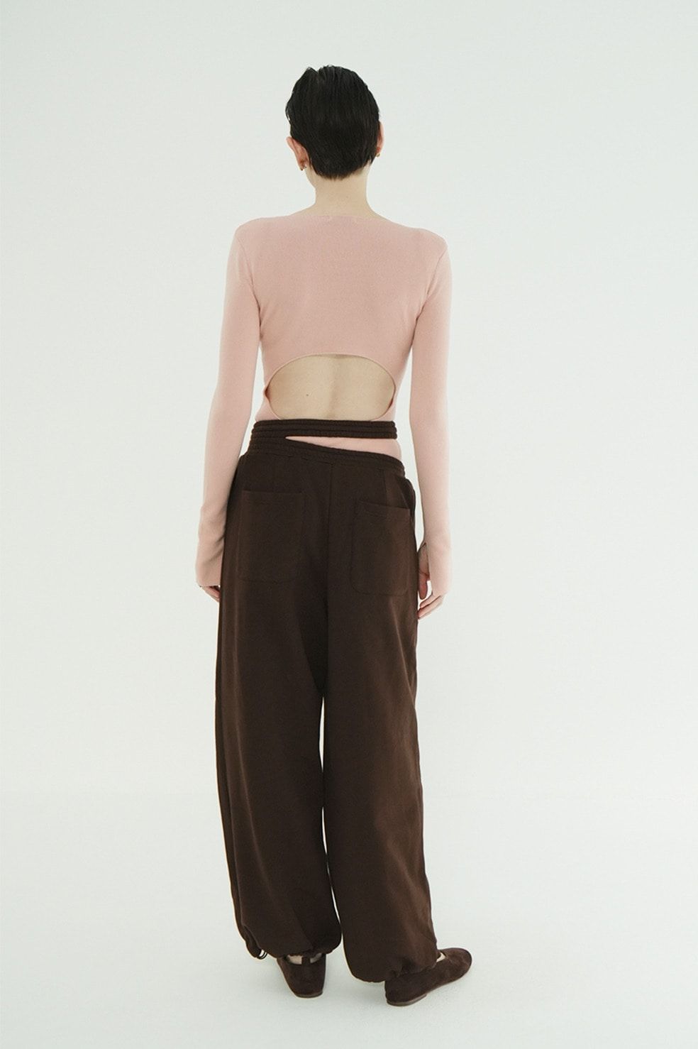 スラッシュ ウエスト スウェットパンツ - SLASH WAIST SWEAT PANTS (BROWN)